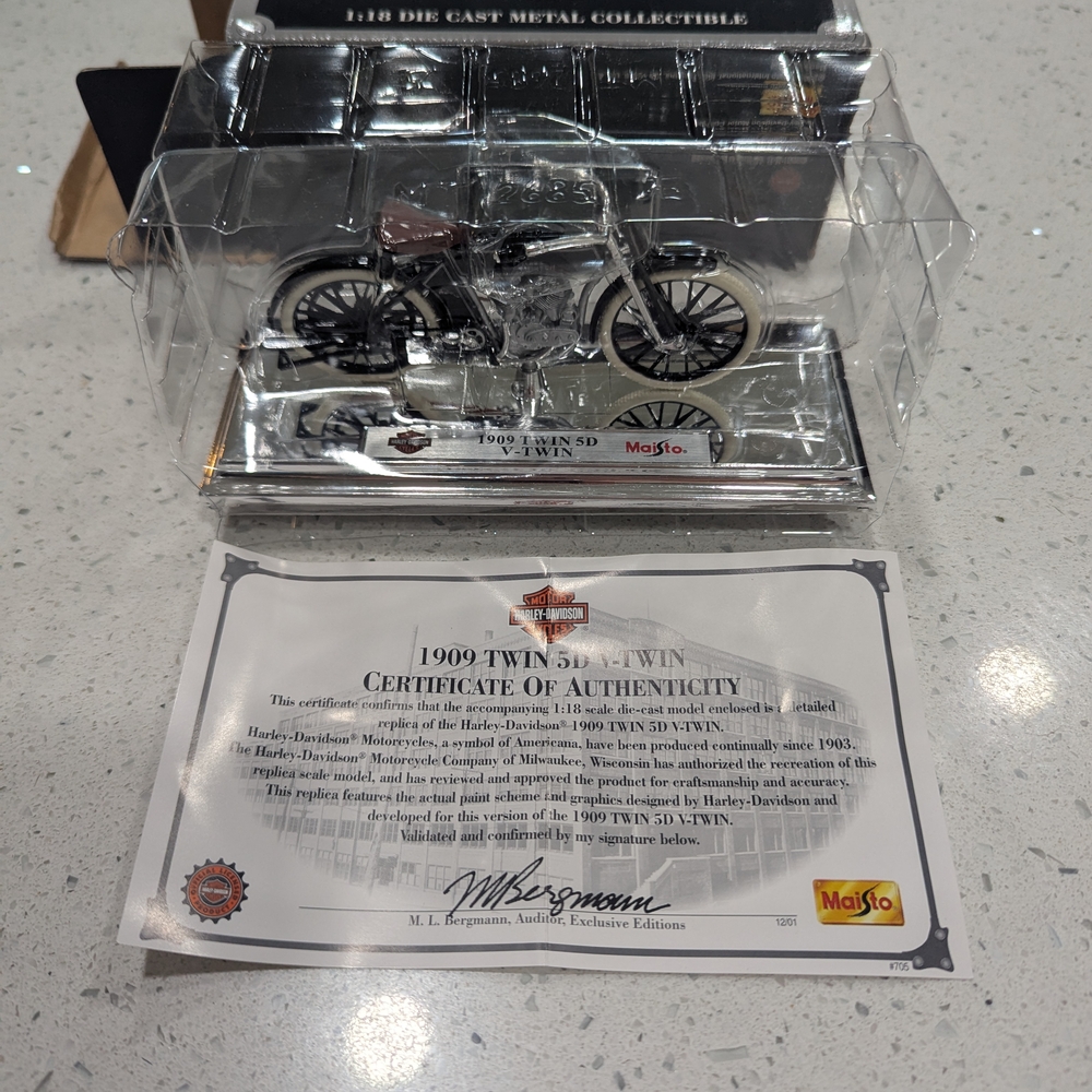 1909 Twin 5D Die-Cast Model - Black and Silver